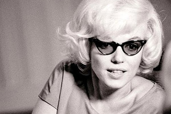 Marilyn Monroe com Óculos Estilo Gatinho